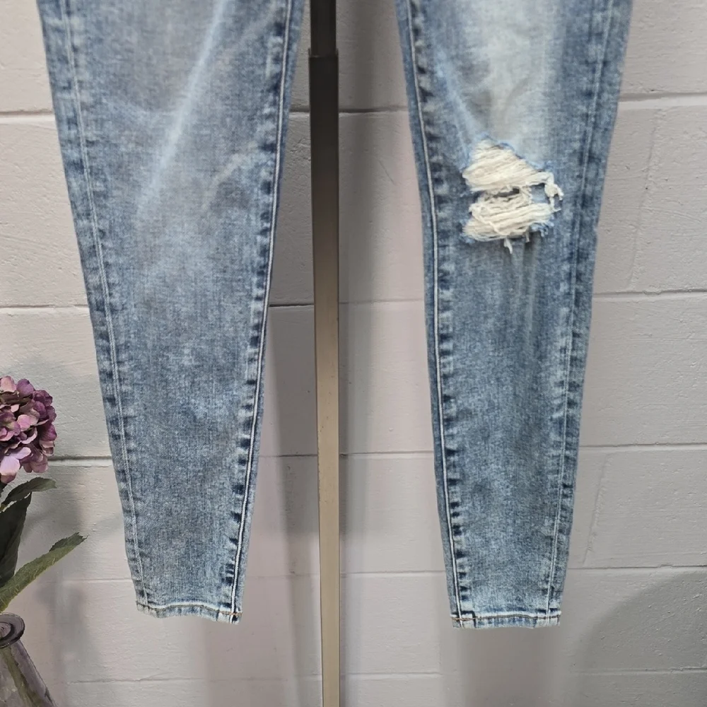 American Eagle Outfitters Distressed Blue Skinny Jeggings